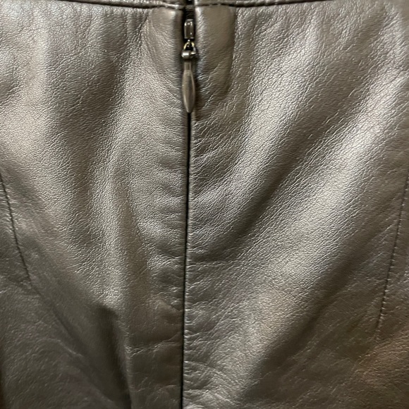 Laundry by Shelli Segal size 6 Black Leather Pencil skirt with ruffle - Picture 6 of 6